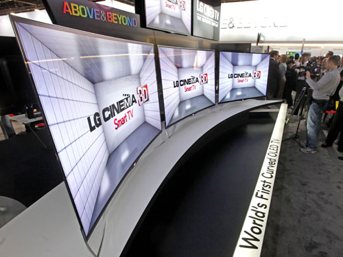 LG show its first OLED TV with curved screen